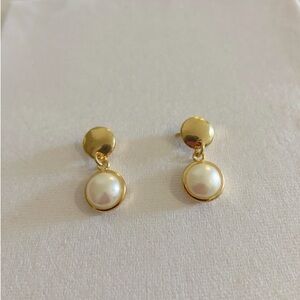 Elegant Gold and Pearl Earrings